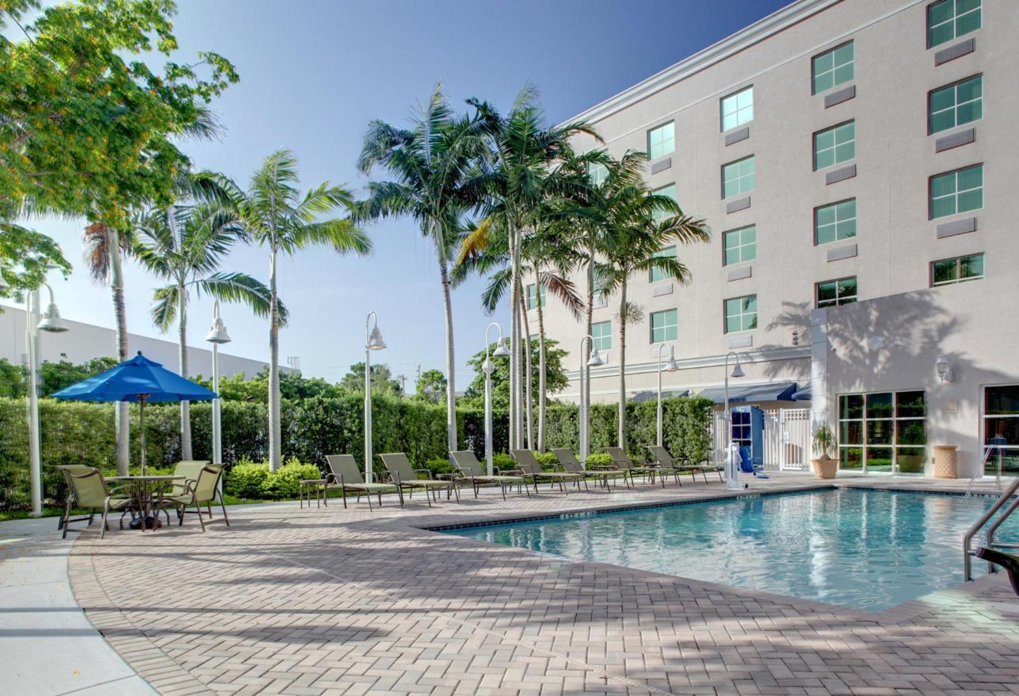 Holiday Inn Express & Suites Miami Kendall By Ihg מראה חיצוני תמונה