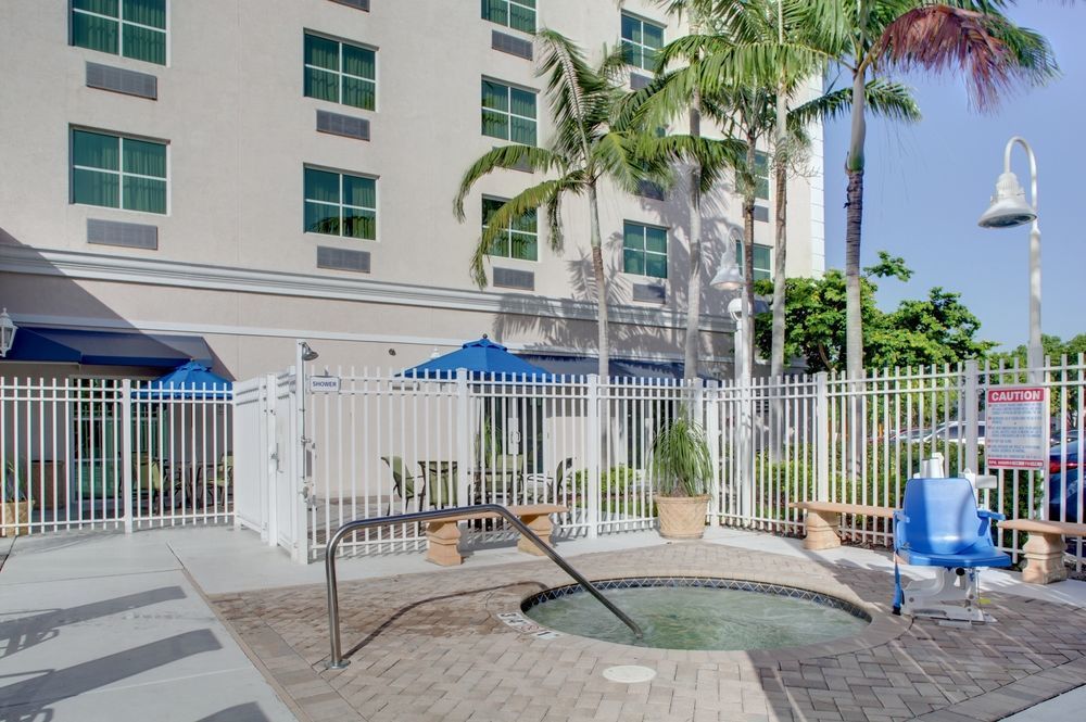 Holiday Inn Express & Suites Miami Kendall By Ihg מראה חיצוני תמונה